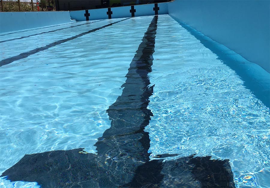 piscina-publica-reparar-fugas-agua-renovapiscinas